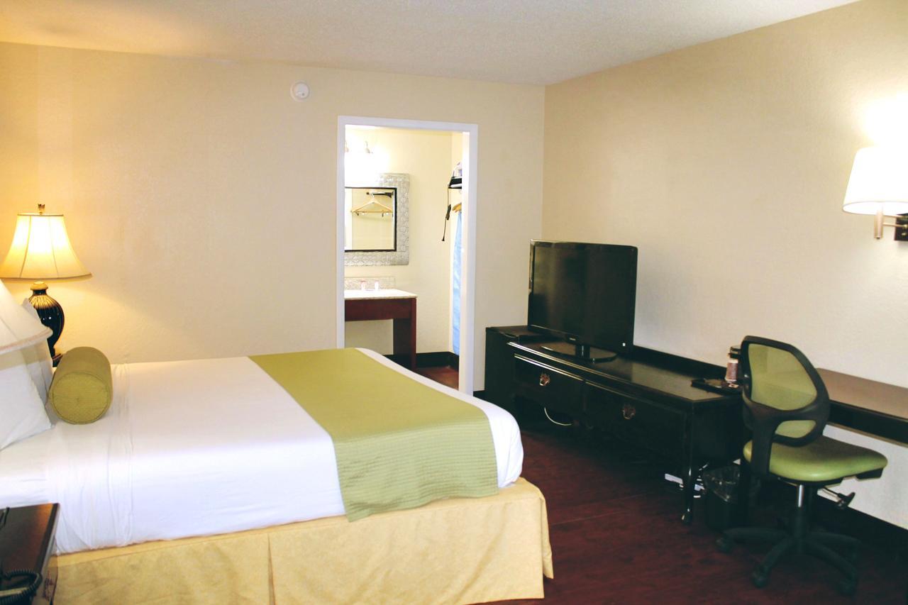 Residence Hub Inn And Suites Marianna Exterior photo